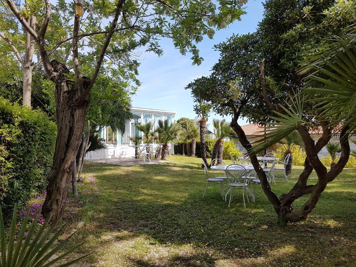 Villa Arlini Pineto Eksteriør billede